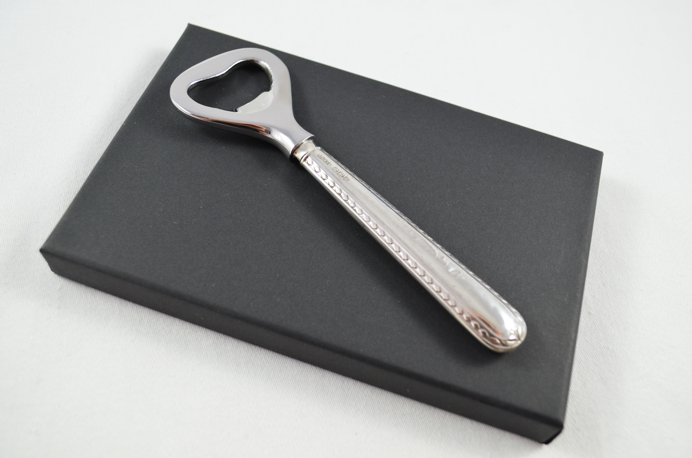 Boxed Harrison Fisher & Co Feather Edge Pattern Sterling Silver Bottle Opener Sheffield 1921