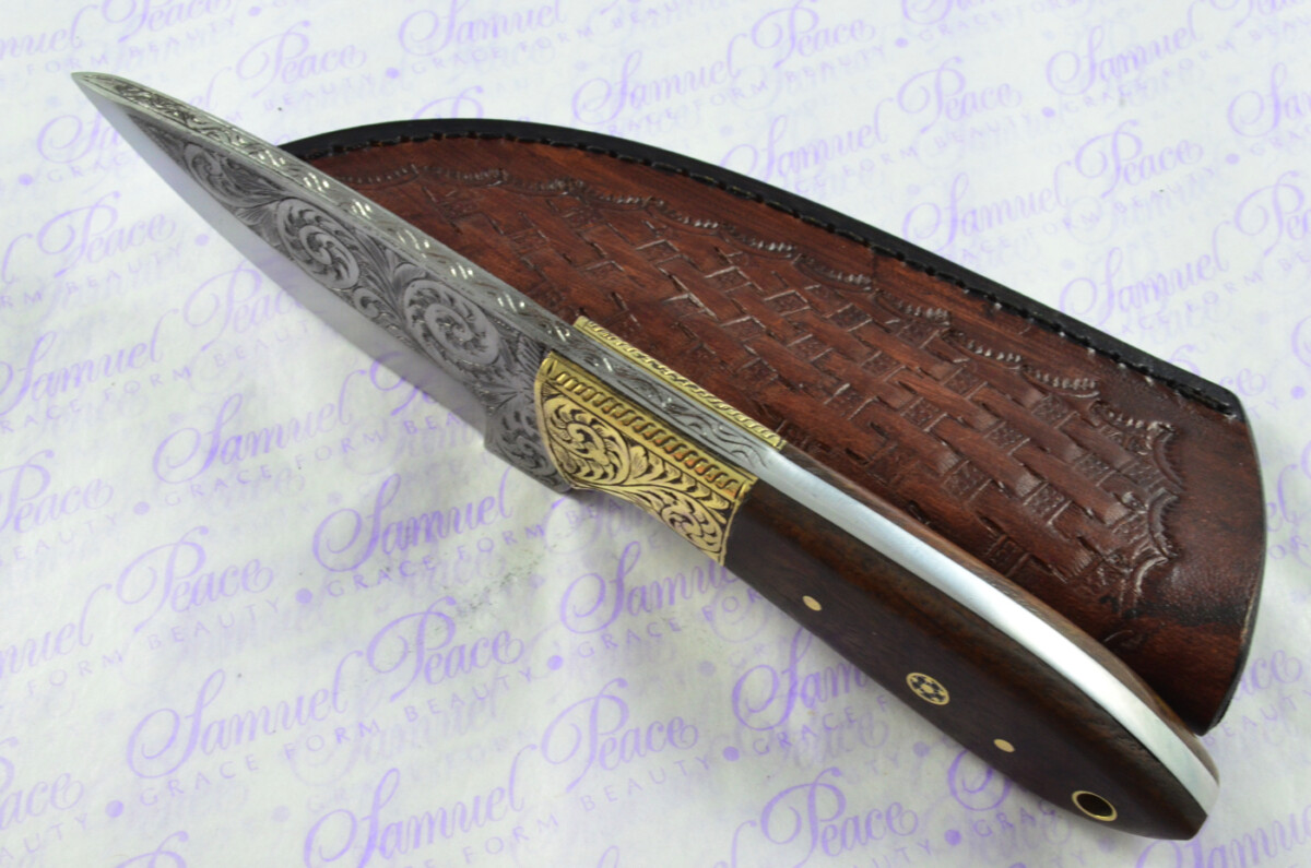 New Fantastic Hand Engraved Carbon 01 Tool Steel Hunting/Bowie Knife Rosewood Scales Unbelievable Piece Pristine inc Leather Sheath - Image 2