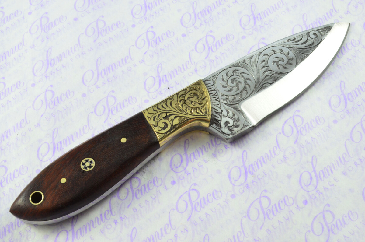 New Fantastic Hand Engraved Carbon 01 Tool Steel Hunting/Bowie Knife Rosewood Scales Unbelievable Piece Pristine inc Leather Sheath - Image 3