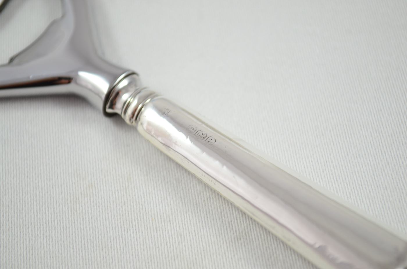 Boxed Cooper Bros Old English Shell Pattern Sterling Silver Bottle Opener Sheffield 1918 - Image 4
