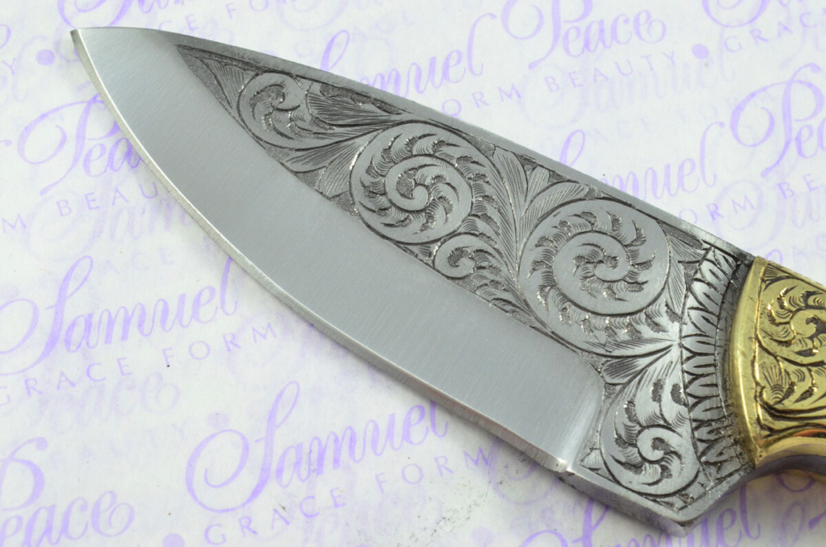 New Fantastic Hand Engraved Carbon 01 Tool Steel Hunting/Bowie Knife Rosewood Scales Unbelievable Piece Pristine inc Leather Sheath - Image 6