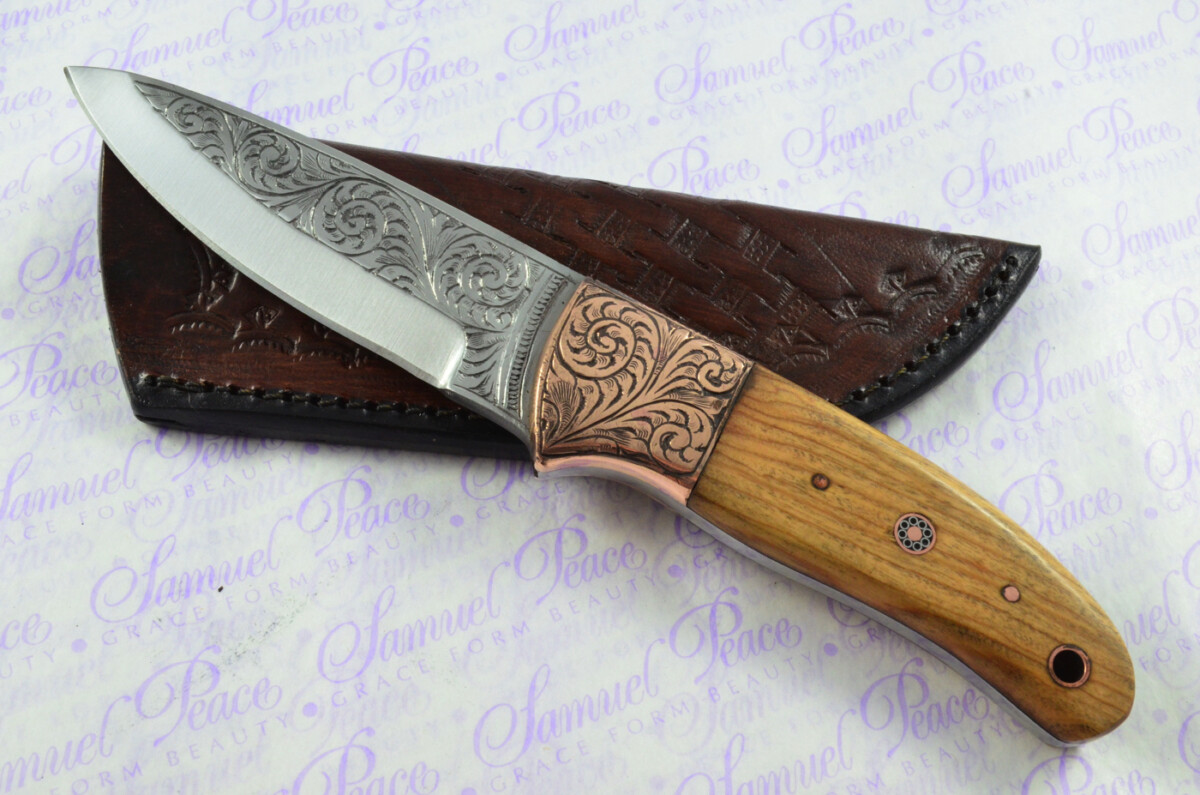 New Fantastic Hand Engraved Carbon 01 Tool Steel Hunting/Bowie Knife Olive Wood Scales Unbelievable Piece Pristine inc Leather Sheath