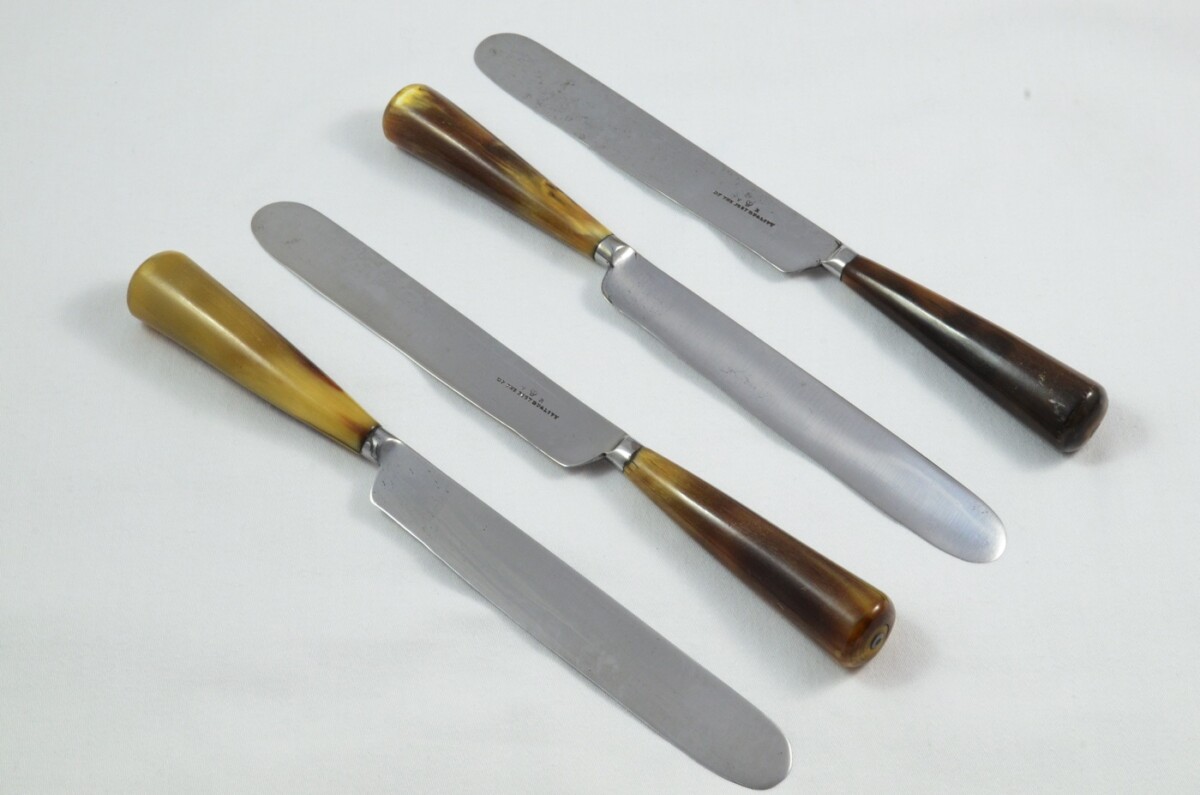 Beautiful Victorian Sheffield 4 Pairs of Water Buffalo Handled Table Knives and Forks - Image 4