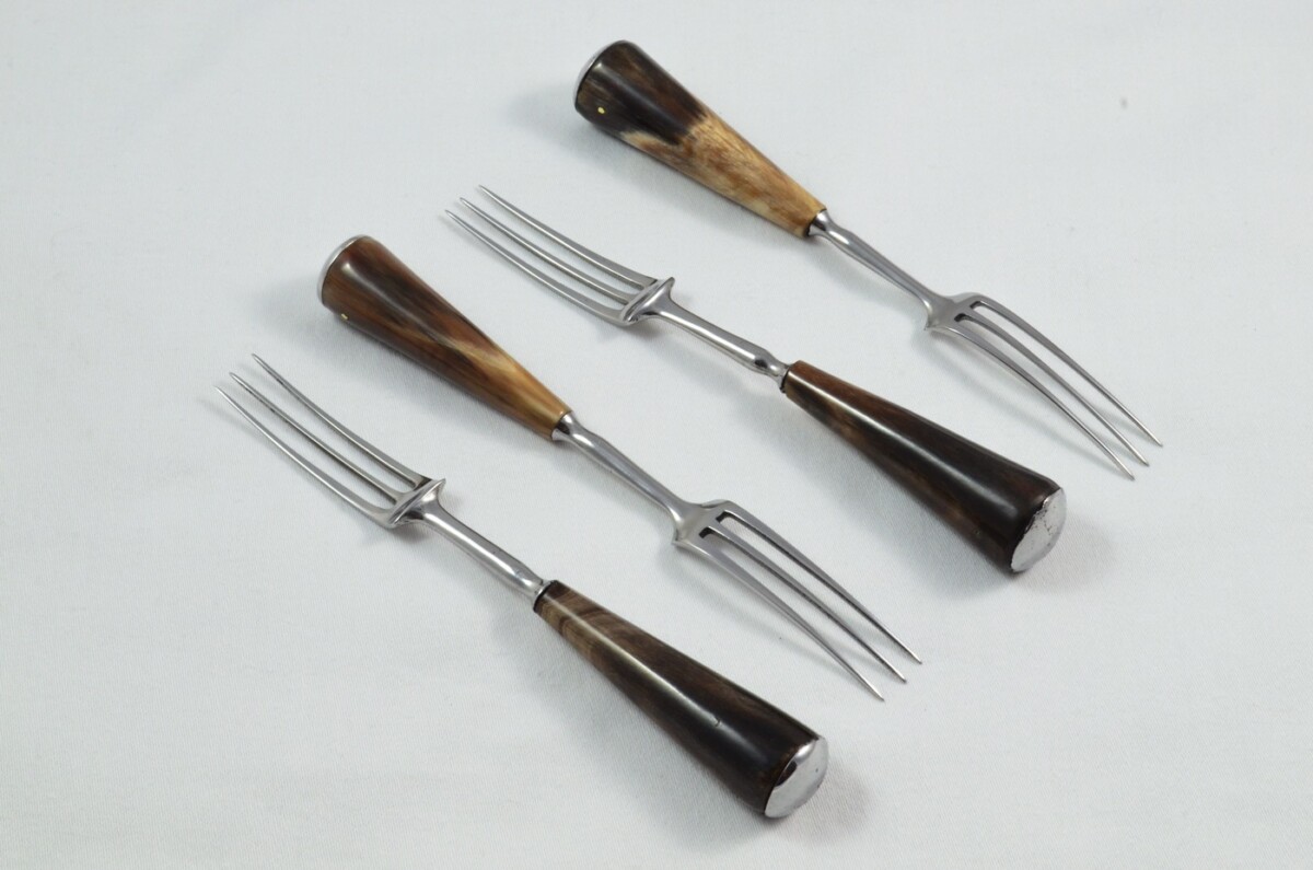 Beautiful Victorian Sheffield 4 Pairs of Water Buffalo Handled Table Knives and Forks - Image 5