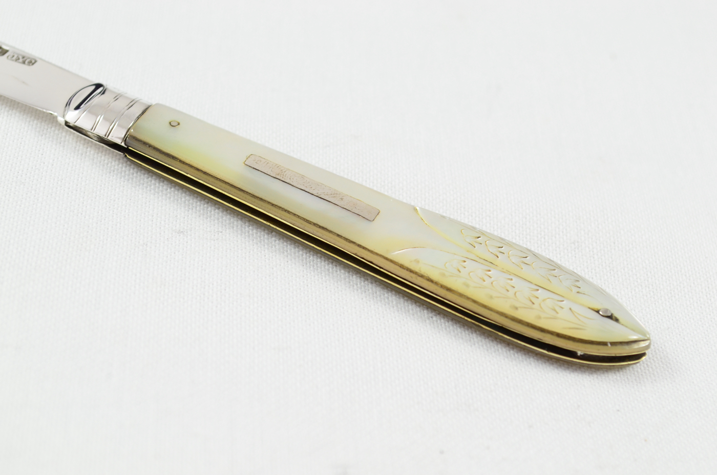 Fantastic Silver Bladed Hand Carved Mother of Pearl Handled Pen Knife J.Y.C Sheffield 1887 - Image 3