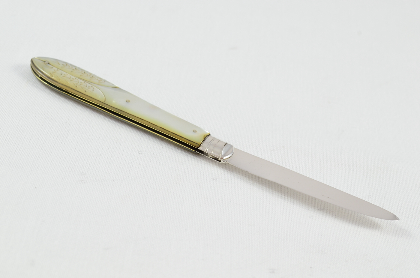Fantastic Silver Bladed Hand Carved Mother of Pearl Handled Pen Knife J.Y.C Sheffield 1887 - Image 4