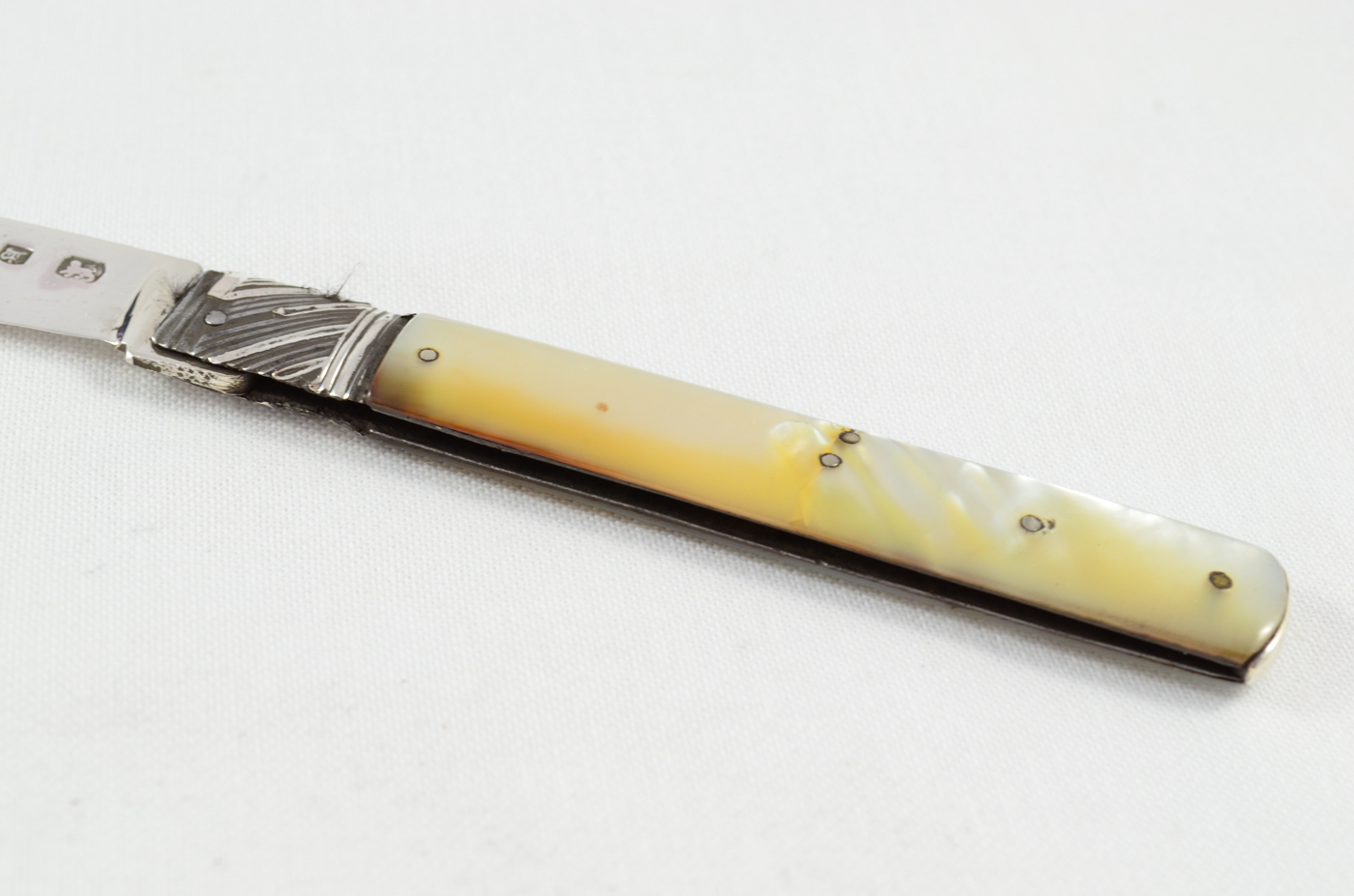 Incredibly Rare Georgian 1760s Silver Bladed Mother of Pearl Handled Pen Knife - Image 3