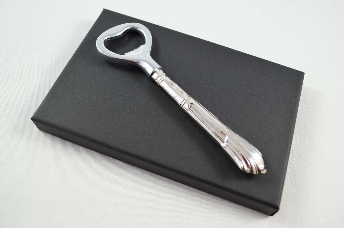 Boxed Harrison Fisher & Co Albany Pattern Sterling Silver Bottle Opener Sheffield 1900