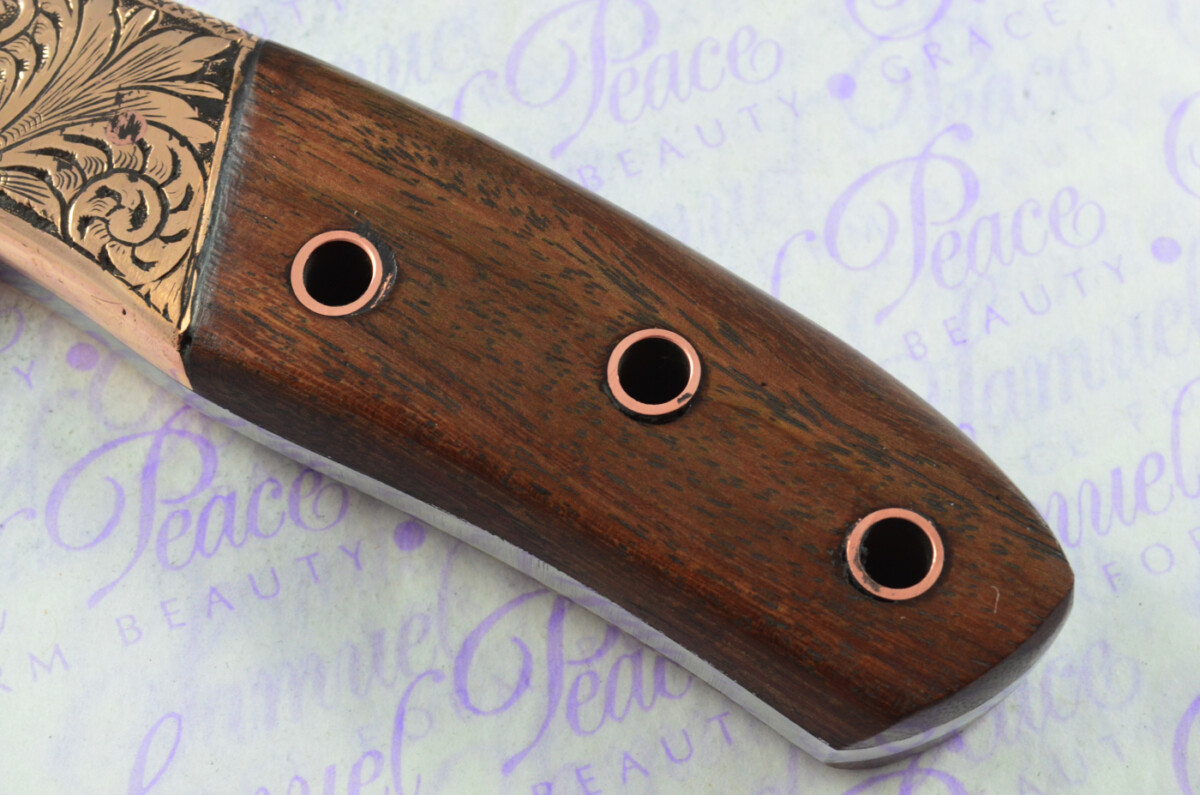New Fantastic Hand Engraved Carbon 01 Tool Steel Hunting/Bowie Knife Rosewood Scales Unbelievable Piece Pristine inc Leather Sheath - Image 5