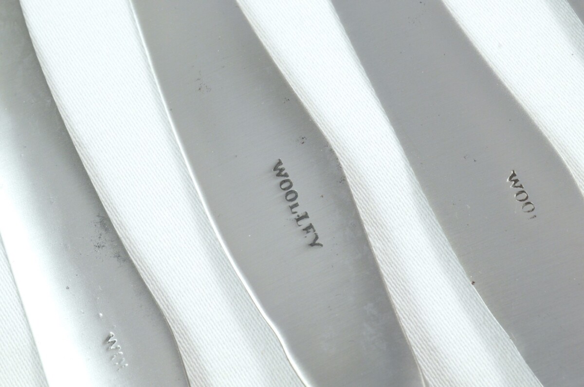 An INCREDIBLY RARE Collection - 12x Sterling Silver Pistol Dinner Knives c. 1700's - Image 7