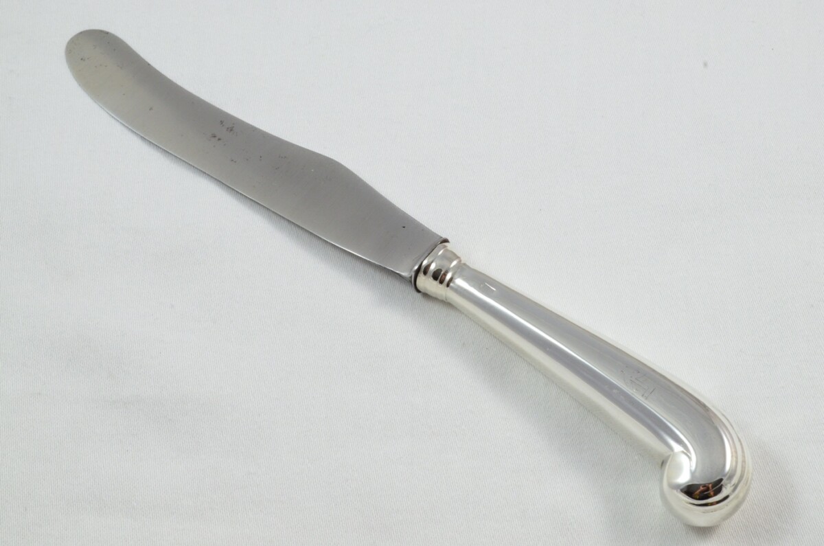 An INCREDIBLY RARE Collection - 12x Sterling Silver Pistol Dinner Knives c. 1700's - Image 3