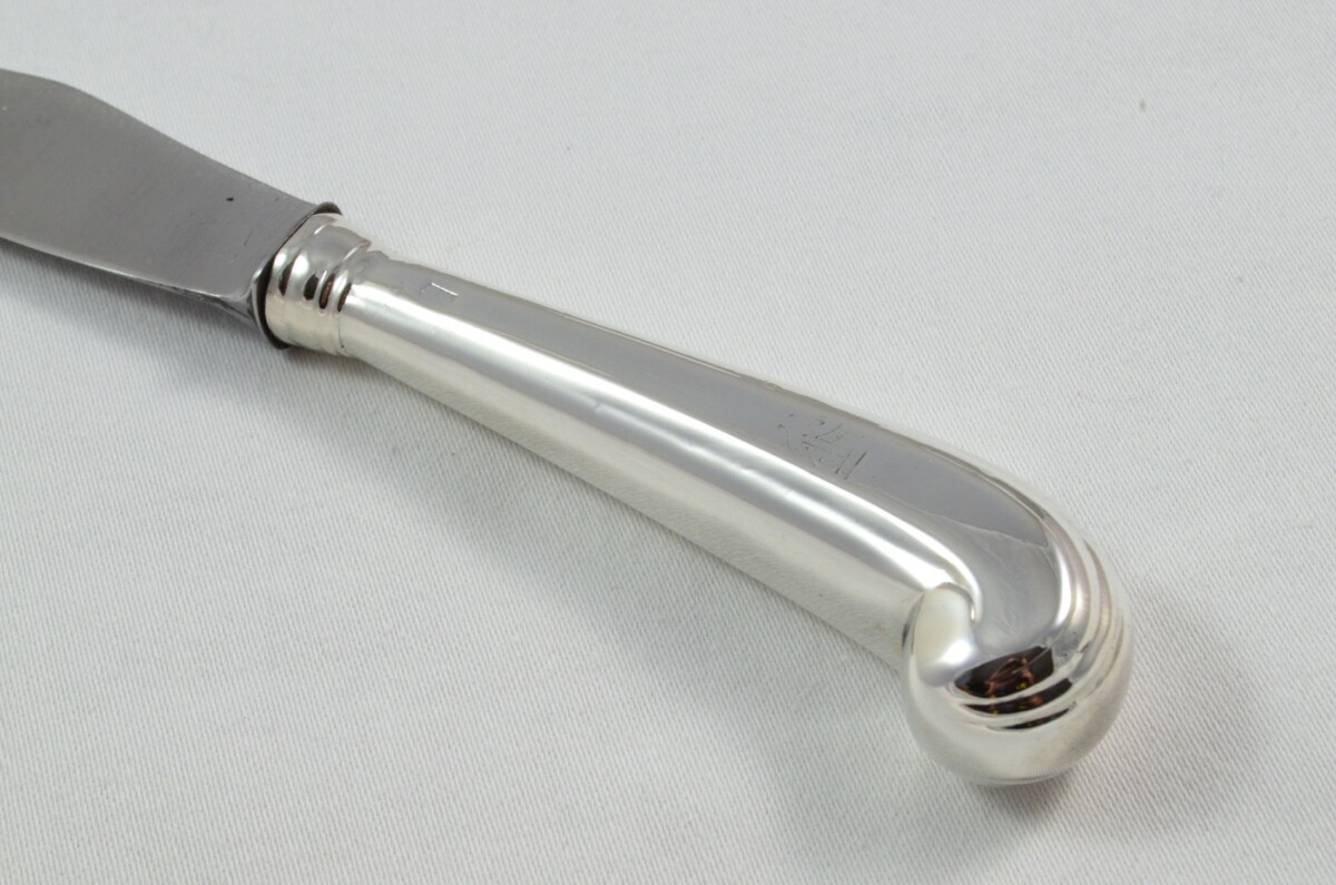 An INCREDIBLY RARE Collection - 12x Sterling Silver Pistol Dinner Knives c. 1700's - Image 4