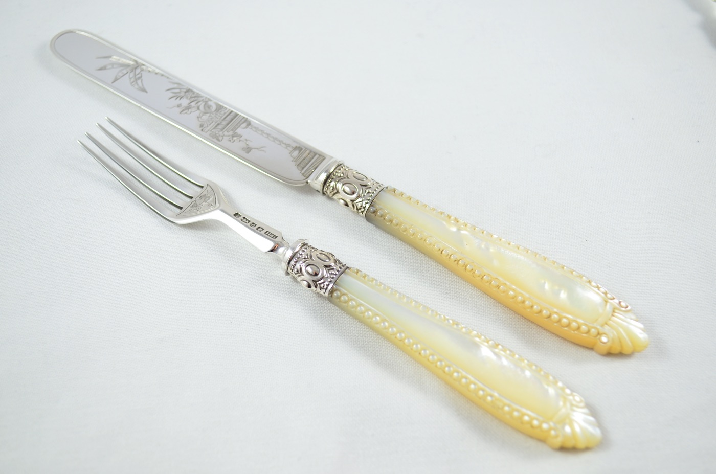 A RARE Hand Engraved Solid Silver and Hand Carved Mother of Pearl Set of 4 Knives & 4 Forks Assayed 1870 - Image 4