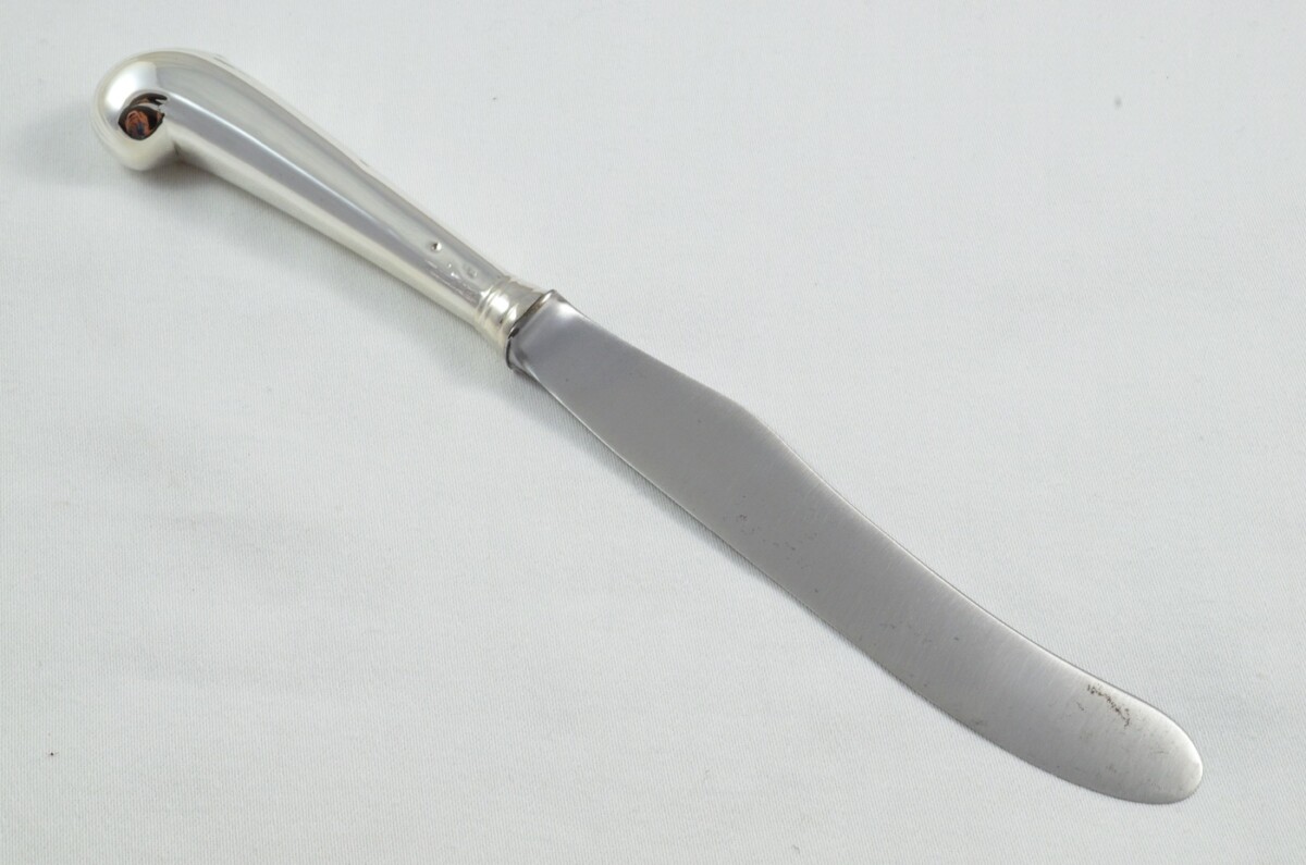 An INCREDIBLY RARE Collection - 12x Sterling Silver Pistol Dinner Knives c. 1700's - Image 10