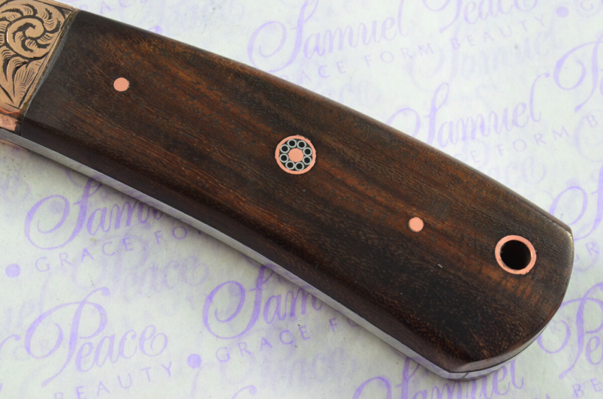 New Fantastic Hand Engraved Carbon 01 Tool Steel Hunting/Bowie Knife Rosewood Scales Unbelievable Piece Pristine inc Leather Sheath - Image 5