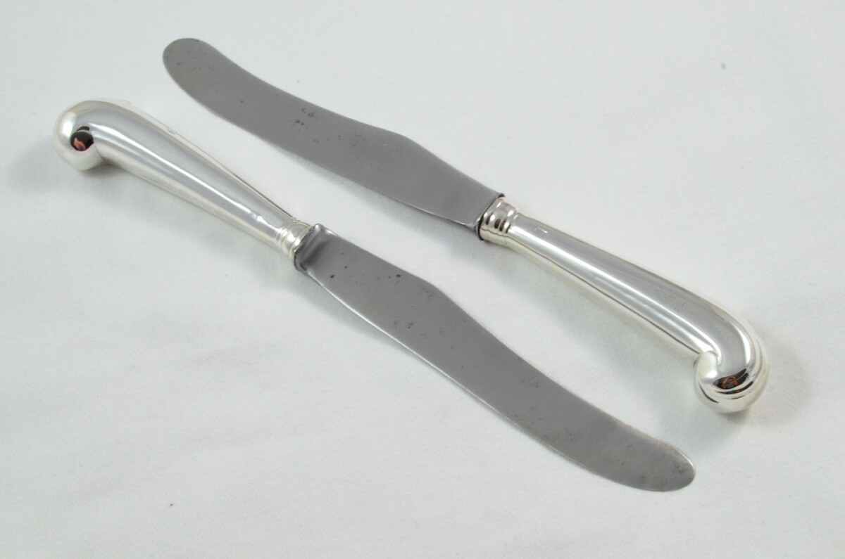 An INCREDIBLY RARE Collection - 12x Sterling Silver Pistol Dinner Knives c. 1700's - Image 9