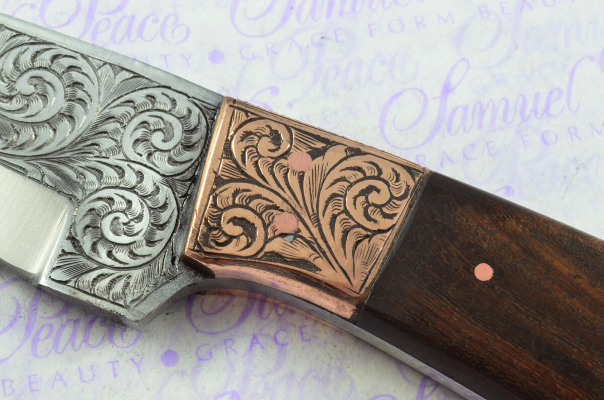 New Fantastic Hand Engraved Carbon 01 Tool Steel Hunting/Bowie Knife Rosewood Scales Unbelievable Piece Pristine inc Leather Sheath - Image 6