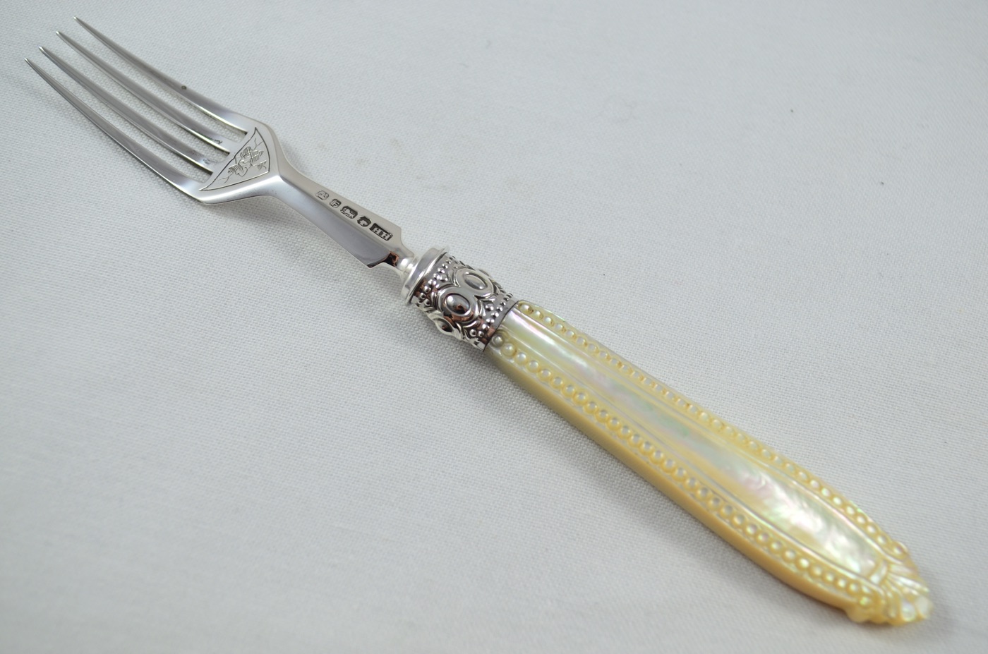 A RARE Hand Engraved Solid Silver and Hand Carved Mother of Pearl Set of 4 Knives & 4 Forks Assayed 1870 - Image 7