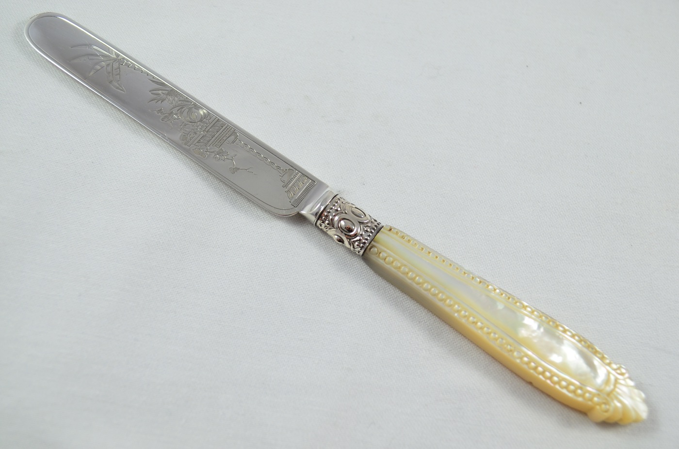 A RARE Hand Engraved Solid Silver and Hand Carved Mother of Pearl Set of 4 Knives & 4 Forks Assayed 1870 - Image 8