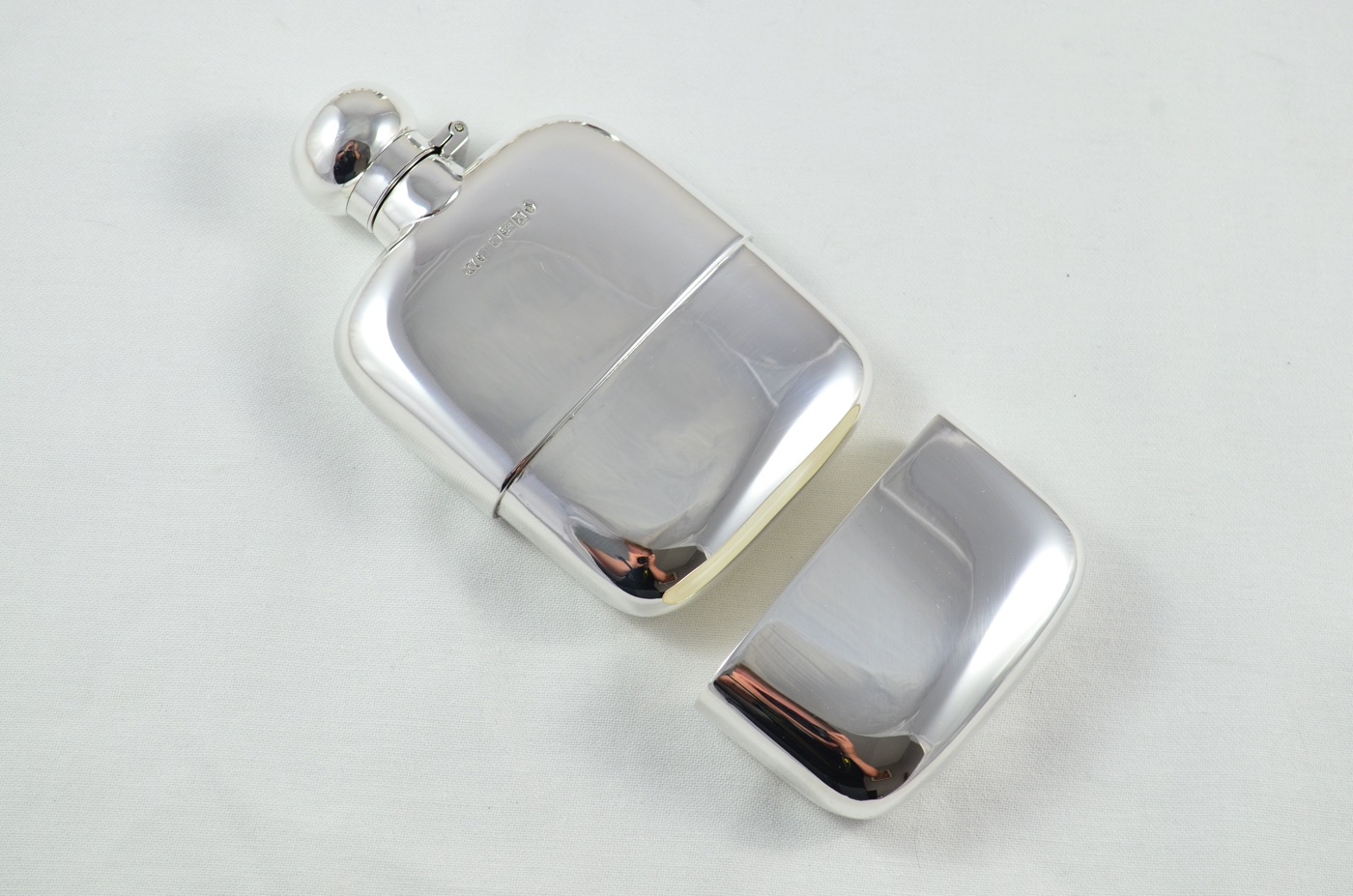 A Sterling Silver RARE JUBILEE ASSAY Square Hip Flask 4oz Bayonet Top With Cup Hallmarked 2023
