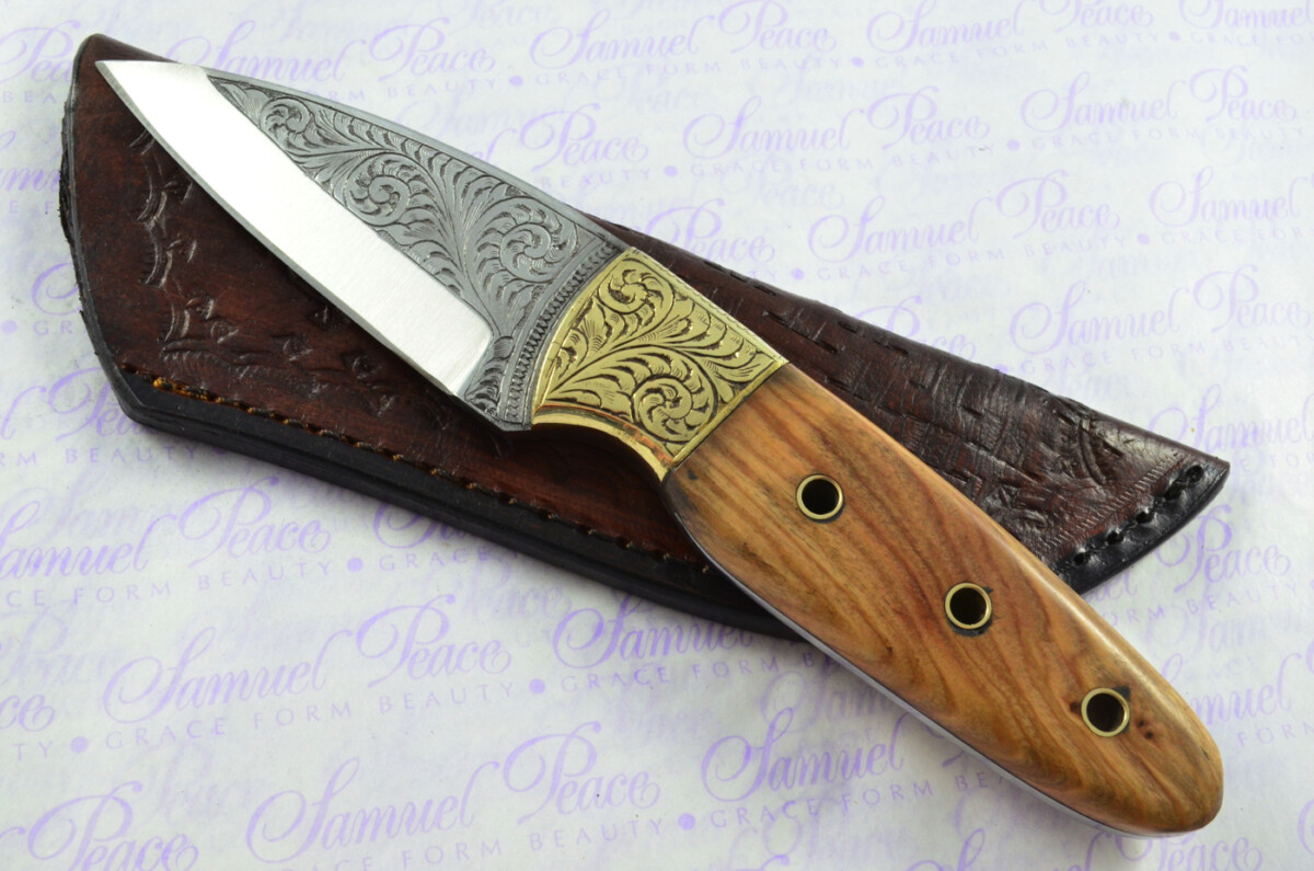 New Fantastic Hand Engraved Carbon 01 Tool Steel Hunting/Bowie Knife Olive Wood Scales Unbelievable Piece Pristine inc Leather Sheath