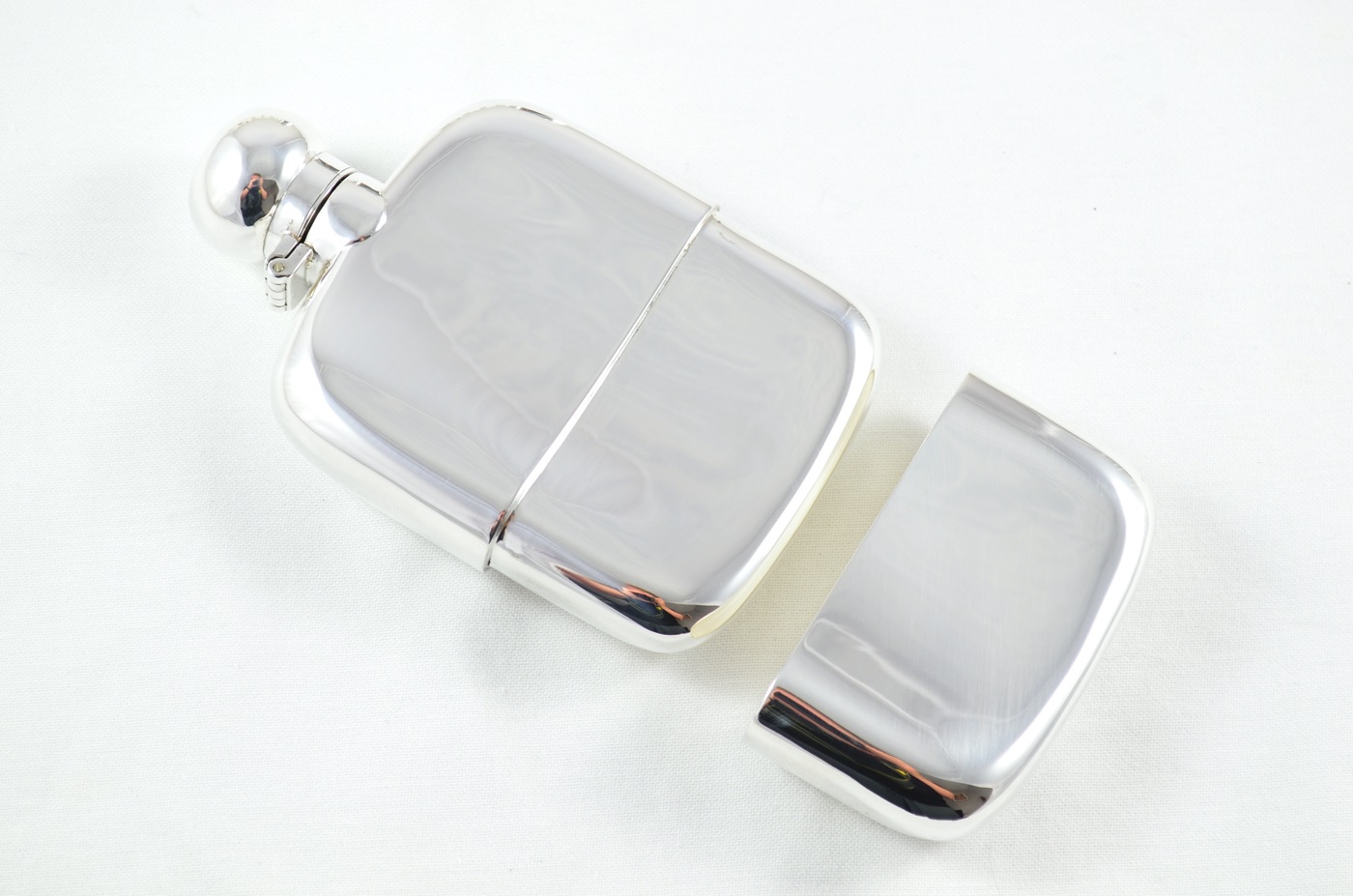 A Sterling Silver RARE JUBILEE ASSAY Square Hip Flask 4oz Bayonet Top With Cup Hallmarked 2023 - Image 3