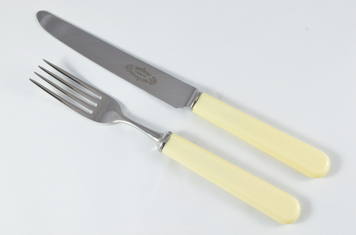 New Fantastic Genuine Cream Handle Table Knife & Fork Mirrored Finish Made In Sheffield England