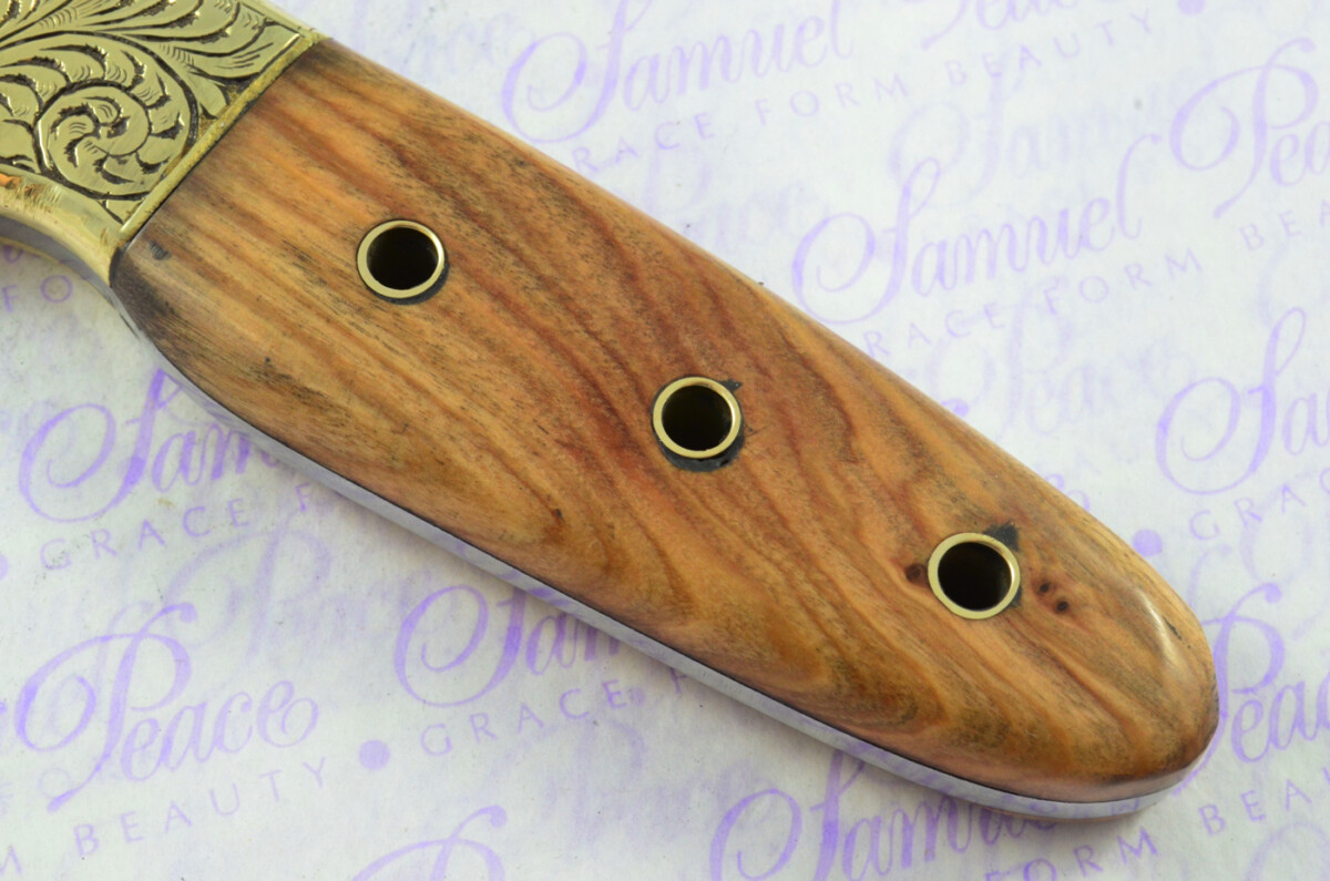 New Fantastic Hand Engraved Carbon 01 Tool Steel Hunting/Bowie Knife Olive Wood Scales Unbelievable Piece Pristine inc Leather Sheath - Image 4