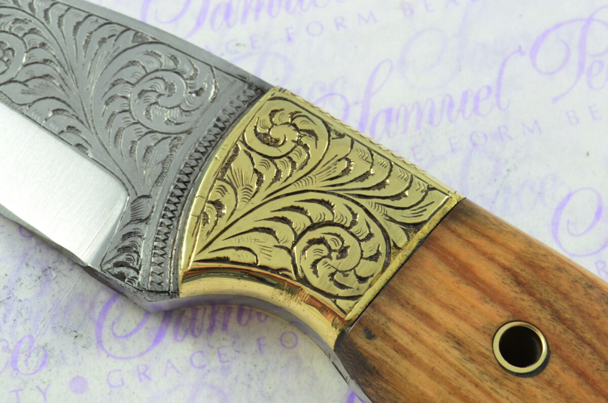 New Fantastic Hand Engraved Carbon 01 Tool Steel Hunting/Bowie Knife Olive Wood Scales Unbelievable Piece Pristine inc Leather Sheath - Image 5