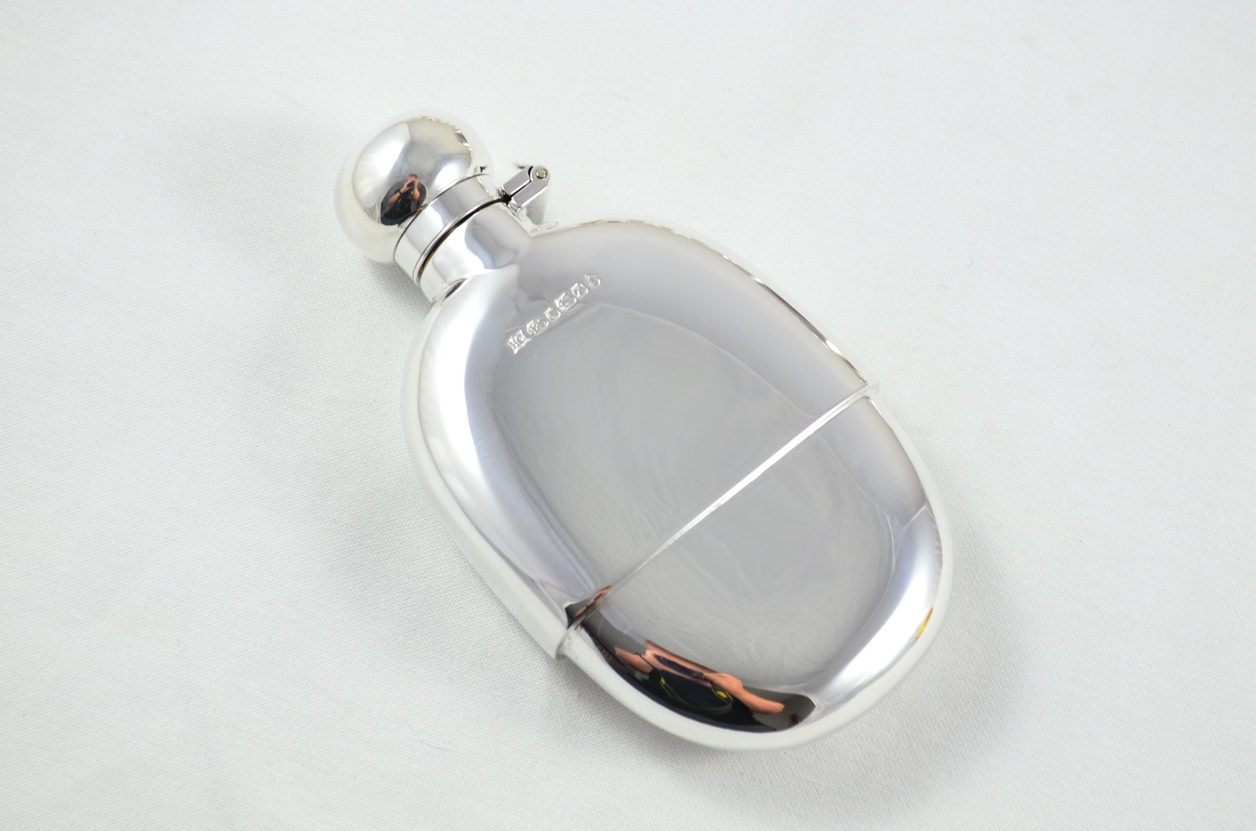 A Sterling Silver RARE JUBILEE ASSAY Oval Hip Flask 4oz Bayonet Top With Cup Hallmarked 2025 - Image 4