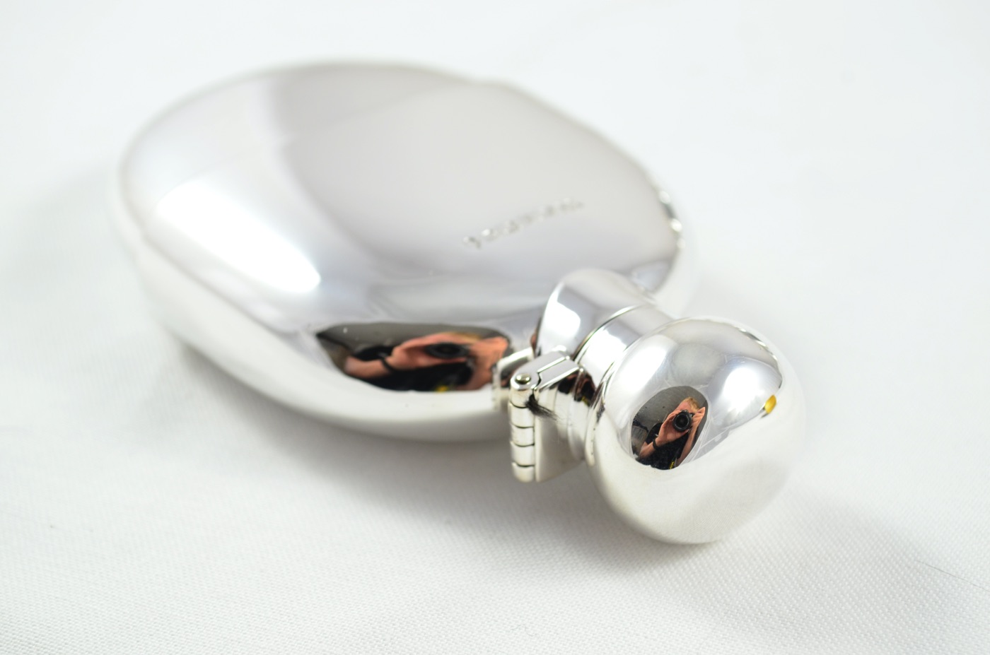 A Sterling Silver RARE JUBILEE ASSAY Oval Hip Flask 4oz Bayonet Top With Cup Hallmarked 2025 - Image 5