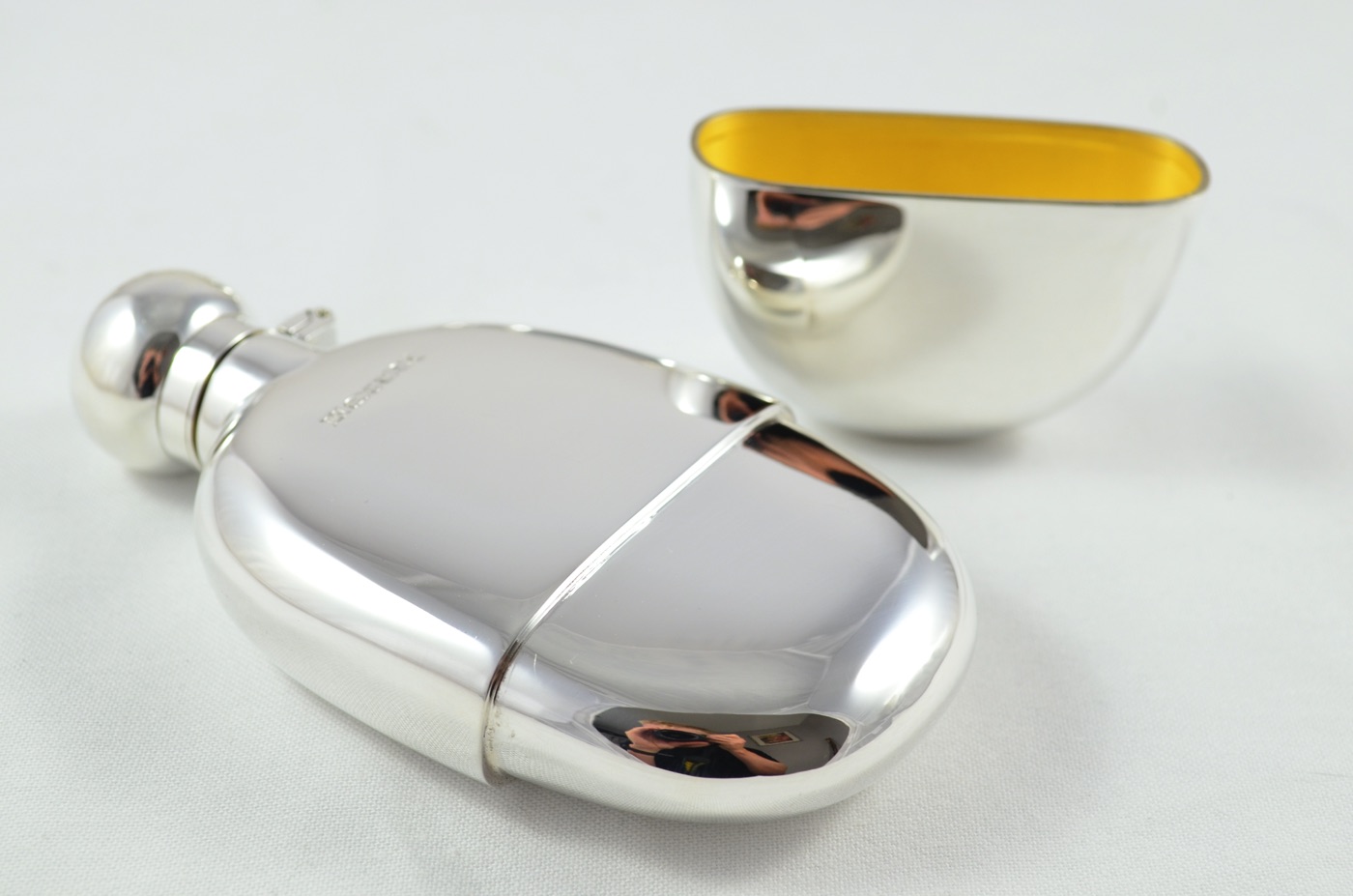 A Sterling Silver RARE JUBILEE ASSAY Oval Hip Flask 4oz Bayonet Top With Cup Hallmarked 2025 - Image 2