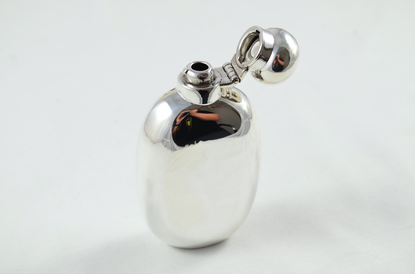 A Sterling Silver Oval Hip Flask 2oz Bayonet Top Hallmarked 2024 - Image 5