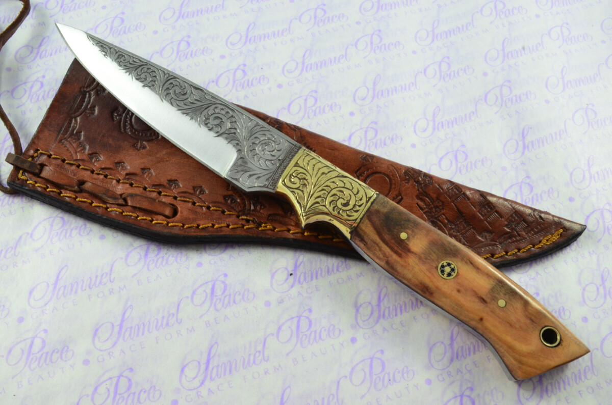New Fantastic Hand Engraved Carbon 01 Tool Steel Hunting/Bowie Knife Olive Wood Scales Unbelievable Piece Pristine inc Leather Sheath