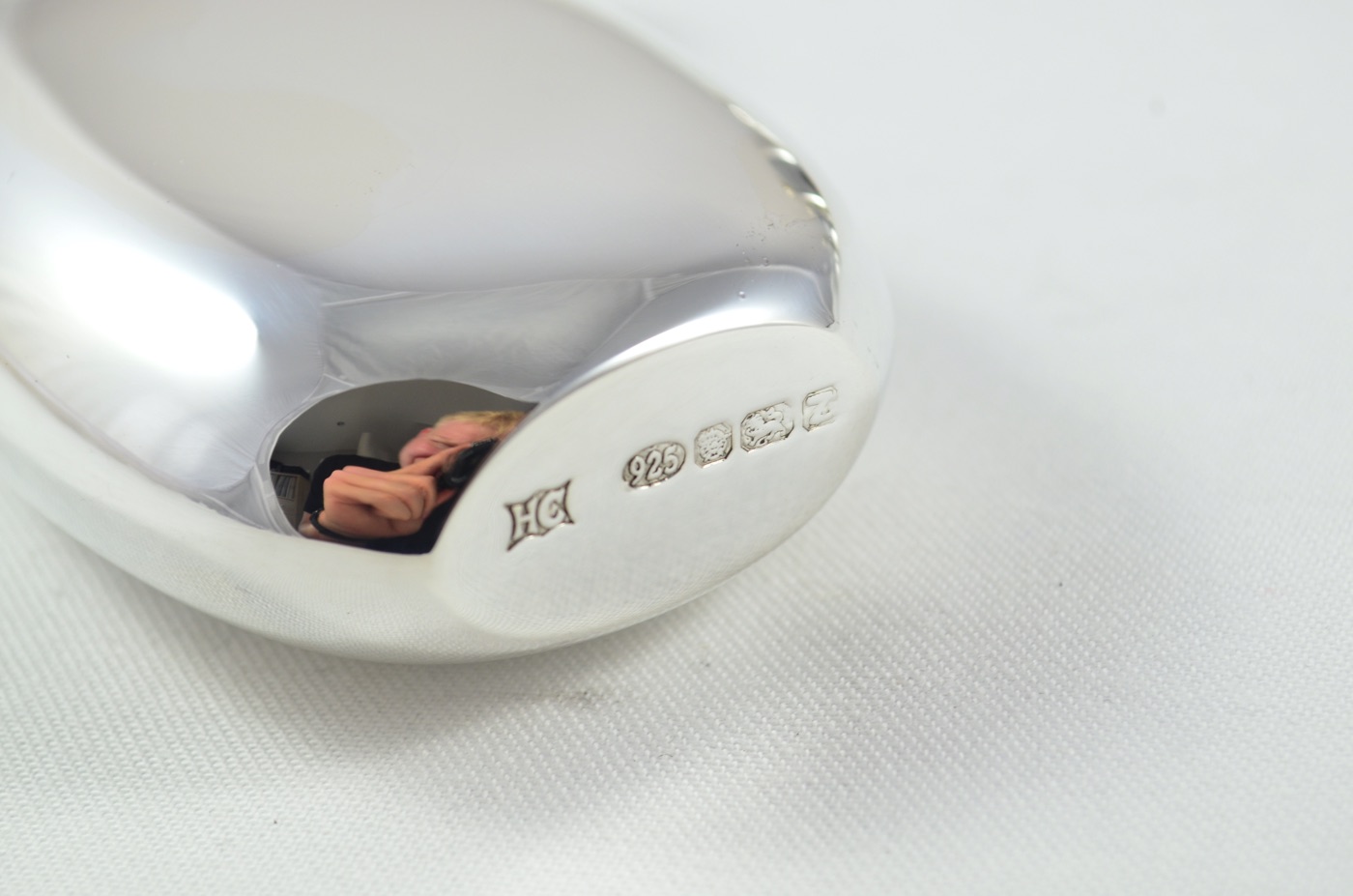 A Sterling Silver Oval Hip Flask 2oz Bayonet Top Hallmarked 2024 - Image 2