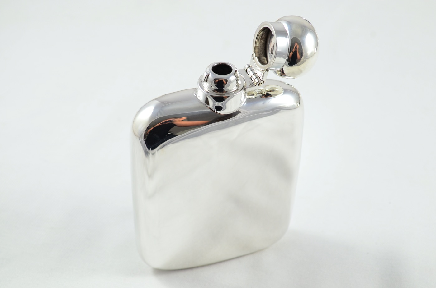 A Sterling Silver Square Hip Flask 6oz Bayonet Top Hallmarked 2025 - Image 4