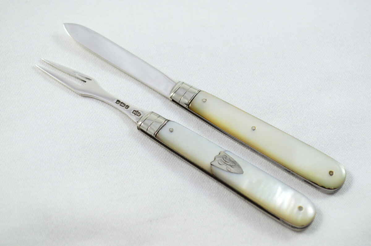 Sheffield 2 Piece Travelling Knife and Fork Set Pearl Scaled 1903 - Image 3