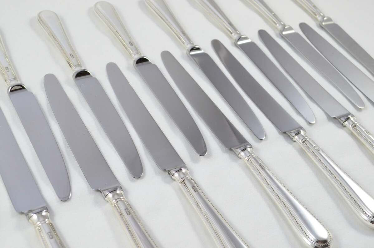 Remarkable Carr's Sheffield Set Of 8 Sterling Silver Table Knives and 8 Dessert Knives Bead Pattern 1993 - Image 2