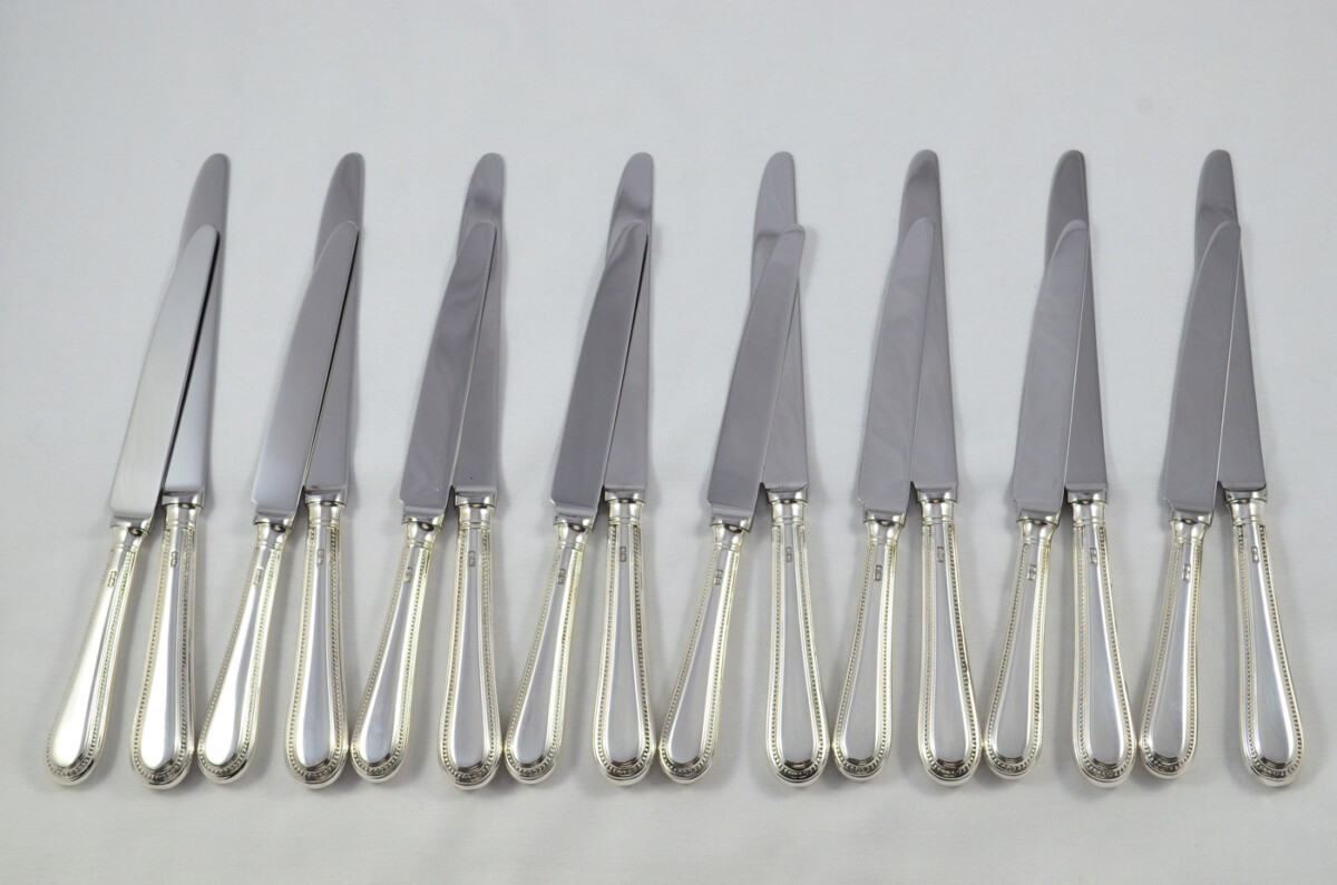Remarkable Carr's Sheffield Set Of 8 Sterling Silver Table Knives and 8 Dessert Knives Bead Pattern 1993 - Image 4