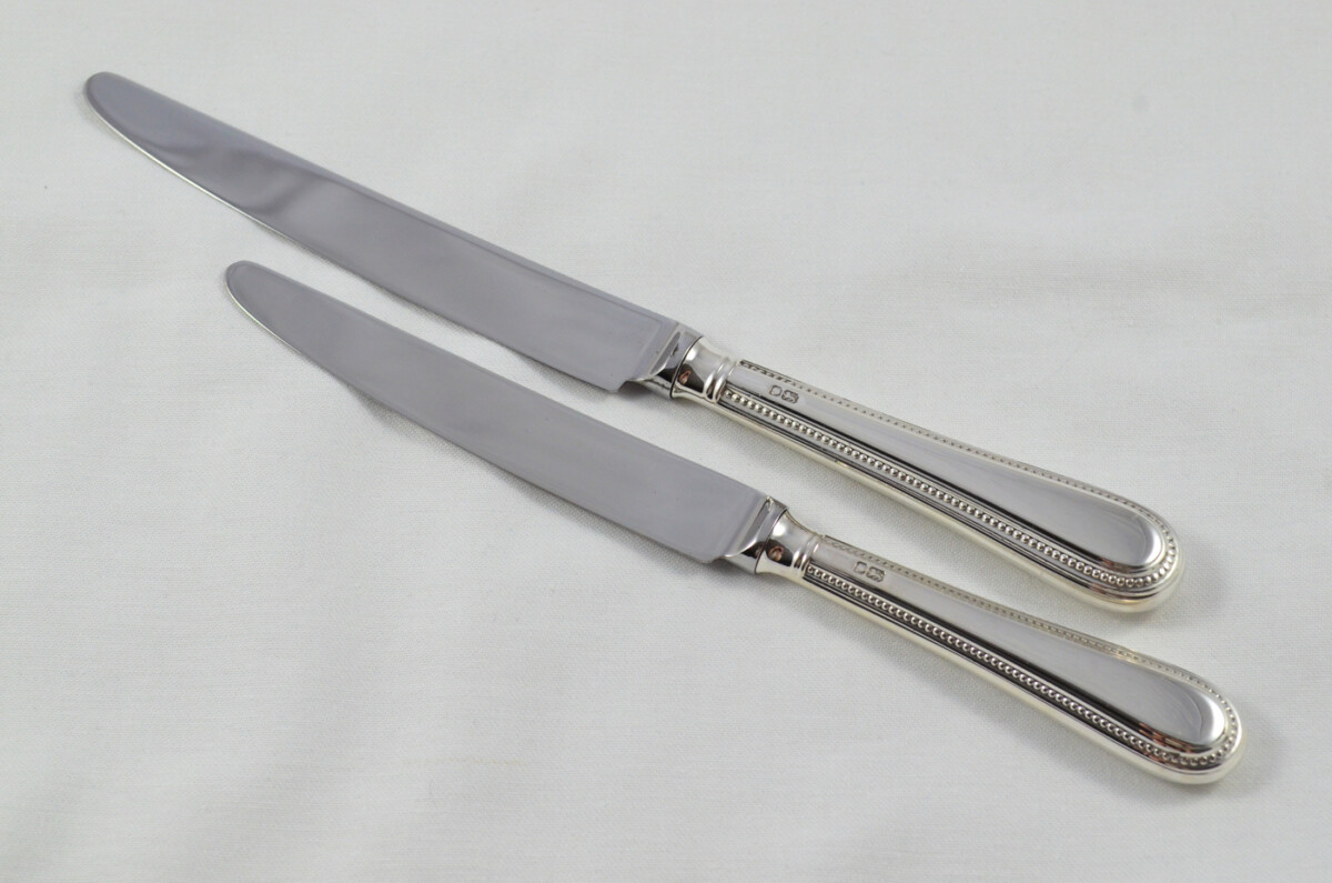 Remarkable Carr's Sheffield Set Of 8 Sterling Silver Table Knives and 8 Dessert Knives Bead Pattern 1993 - Image 7