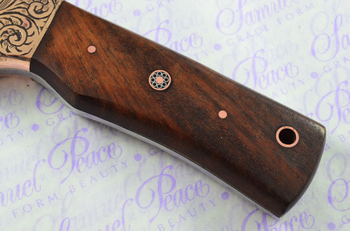 New Fantastic Hand Engraved Carbon 01 Tool Steel Hunting/Bowie Knife Rosewood Scales Unbelievable Piece Pristine inc Leather Sheath - Image 8