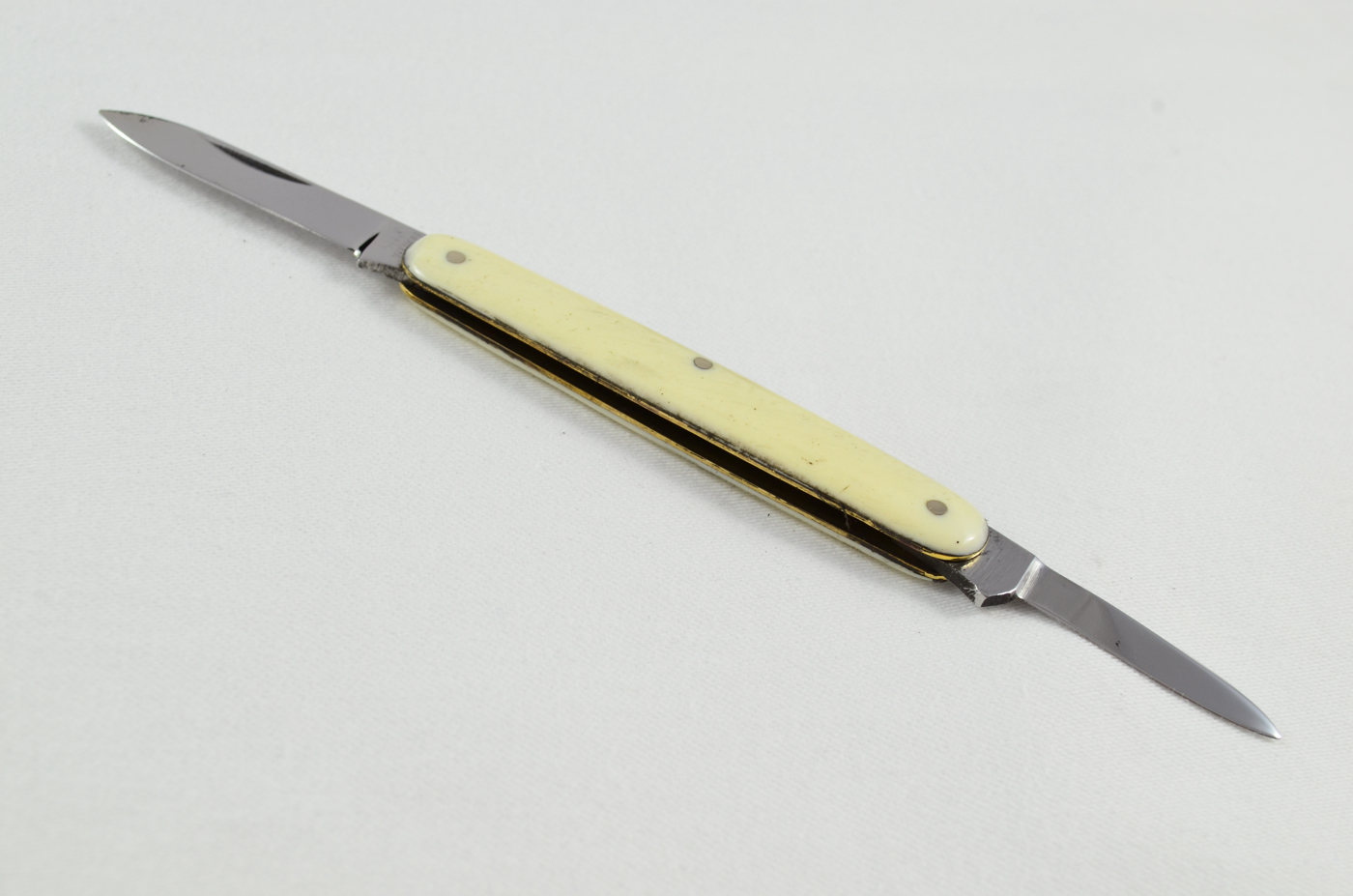 T.E.W Plastic Imitation Ivory Handled Pen Knife Sheffield c.1960