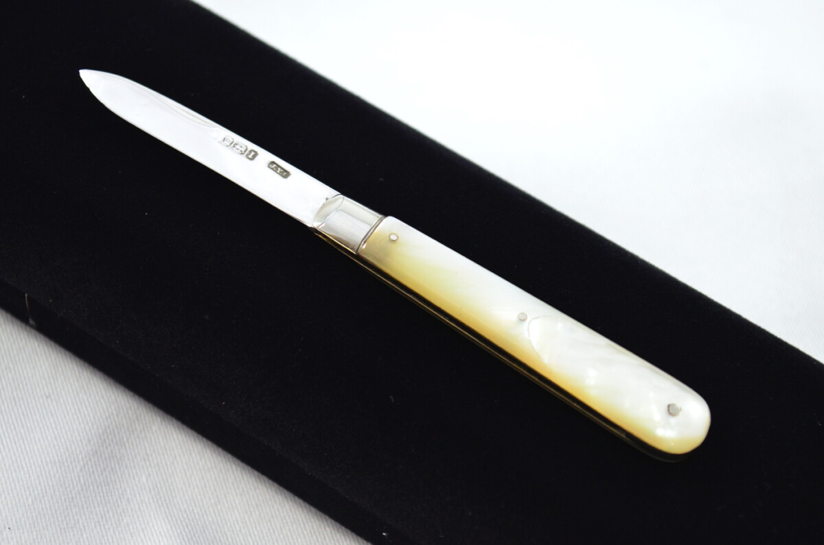 Sheffield John Yeomans Solid Silver Bladed Mother Of Pearl Scaled Pen/Fruit Knife 1903