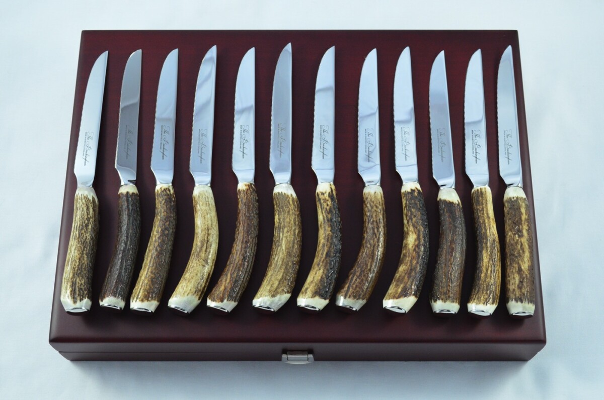 Buckingham Pattern - 12 Limited Edition Buckingham Pattern Genuine Stag/Antler Handle Steak Knives Made Sheffield England Cased