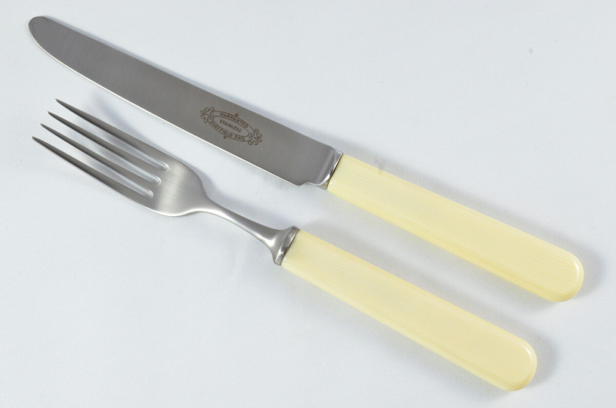 New Fantastic Genuine Cream Handle Table Knife & Fork Brushed Finish Made In Sheffield England
