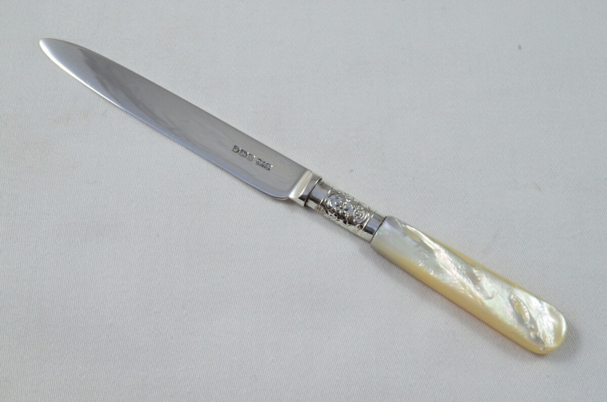 Solid Silver Antique Child Set - Mother of Pearl - Made in 1926 - Presentation Case - Image 3