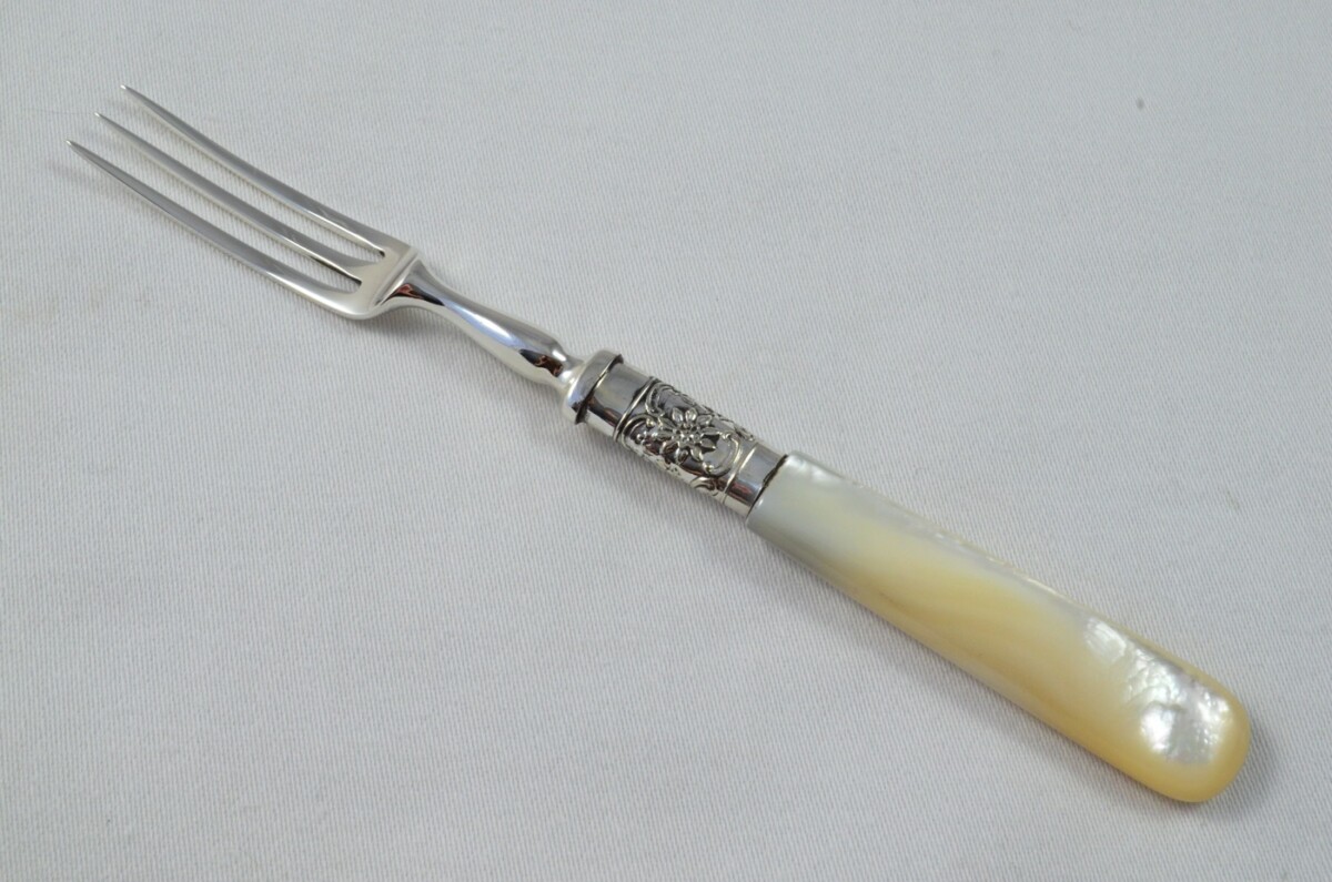 Solid Silver Antique Child Set - Mother of Pearl - Made in 1926 - Presentation Case - Image 4