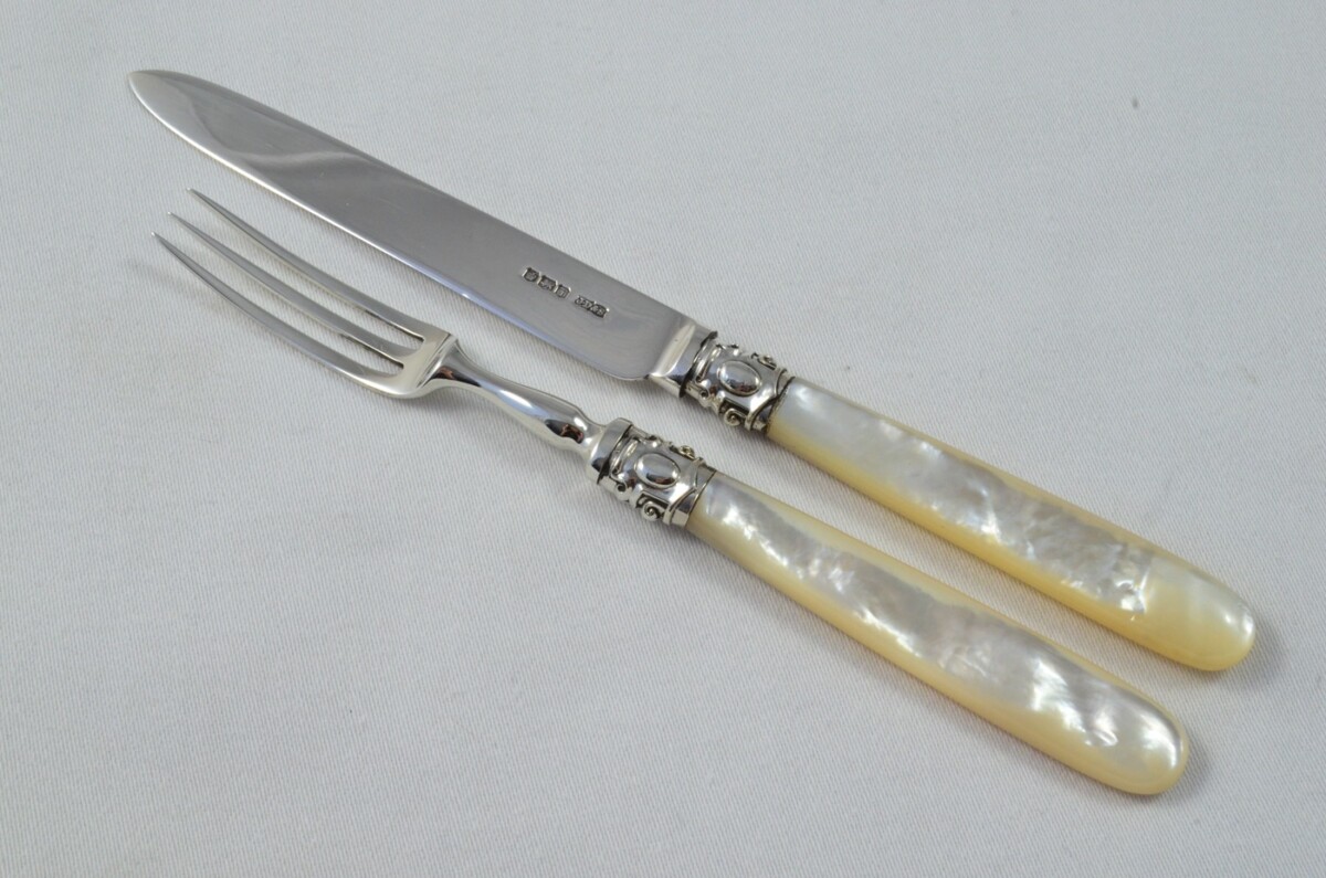 Solid Silver Antique Child Set - Mother of Pearl - Made in 1926 - Presentation Case - Image 2