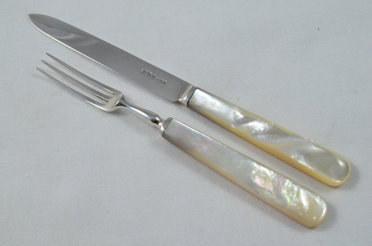 Solid Silver Antique Child Set - Mother of Pearl - Made in 1926 - Presentation Case - Image 2