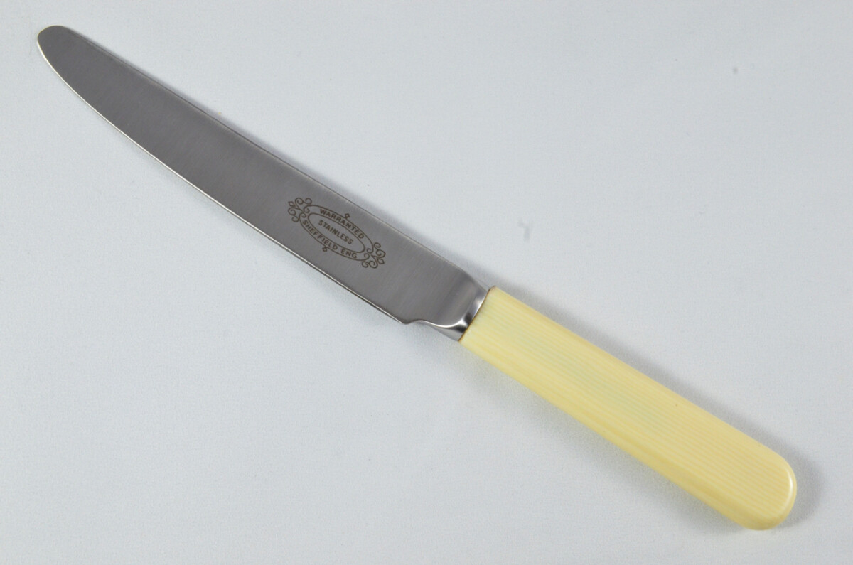 New Fantastic Genuine Cream Handle Table Knife Brushed Finish Made In Sheffield England